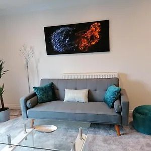 Luxury Modern 2 Bed Apartment, Free Undercroft Parking For 1 Car Southampton